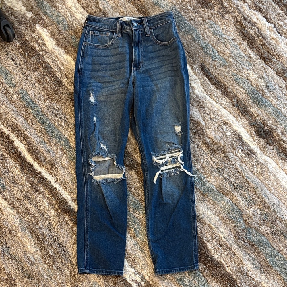 Hollister Distressed Ankle Jeans in Dark Blue